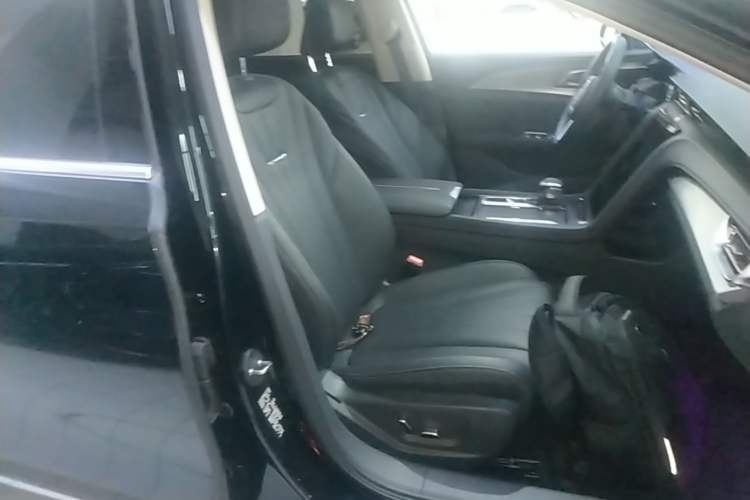 Used Hongqi H5 2024 1.5T DCT Smart Connect Flagship Edition Right Front Seat