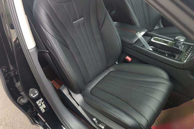 Used Hongqi H5 2024 1.5T DCT Smart Connect Flagship Edition Right Front Seat