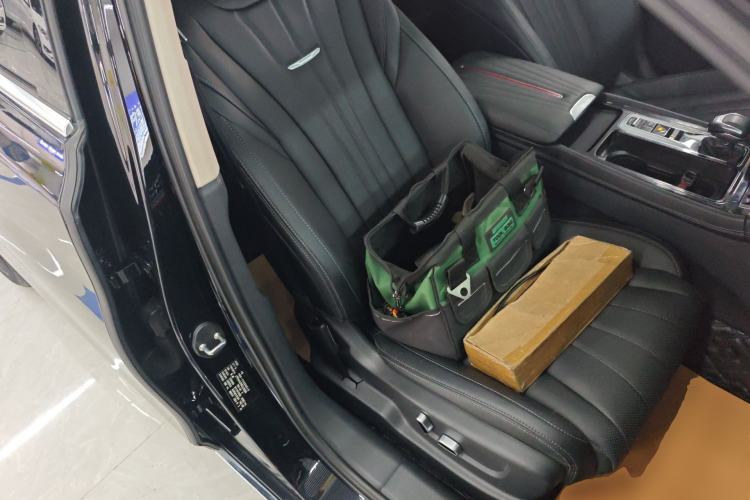 Used Hongqi H5 2024 2.0T Automatic Smart Connect Flagship Edition Right Front Seat