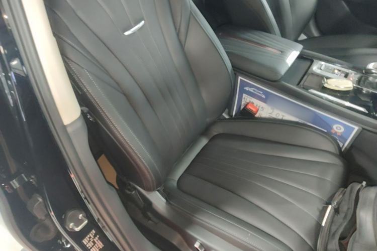 Used Hongqi H5 2024 2.0T Automatic Smart Connect Flagship Edition Right Front Seat