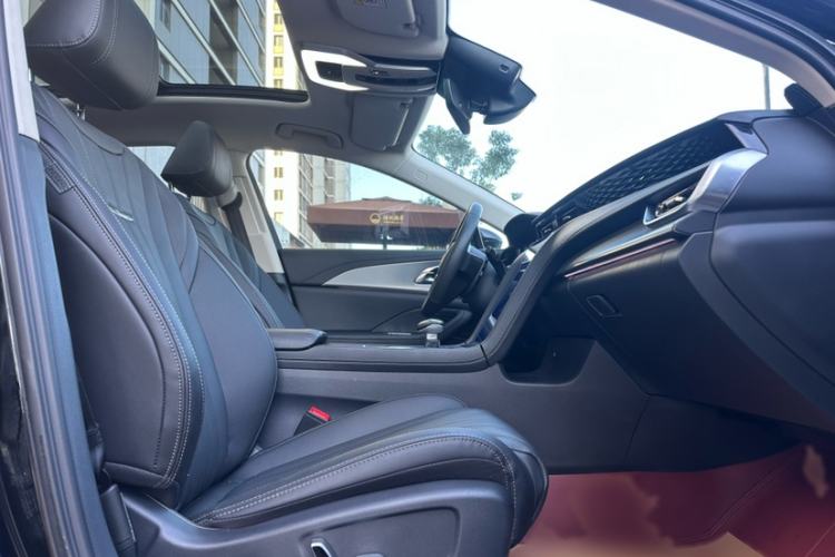 Used Hongqi H5 2024 2.0T Automatic Smart Connect Flagship Edition Right Front Seat