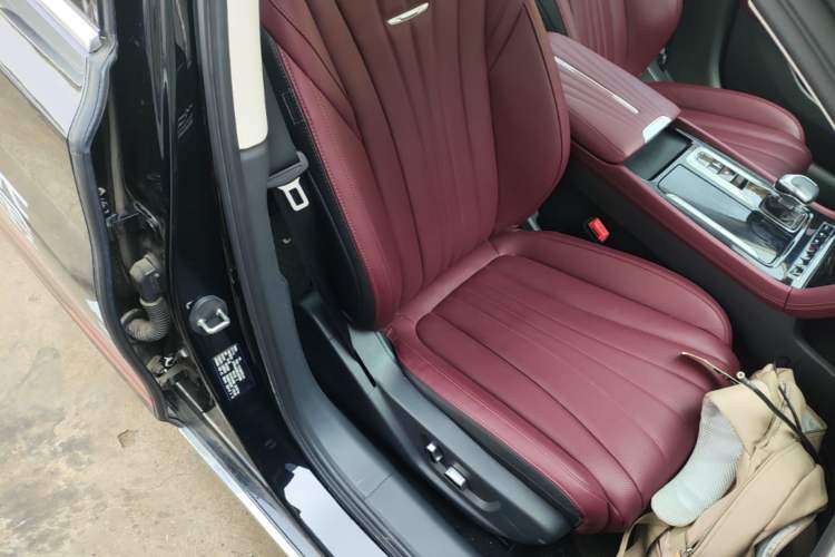 Used Hongqi H5 2024 1.5T DCT Smart Connect Flagship Edition Right Front Seat