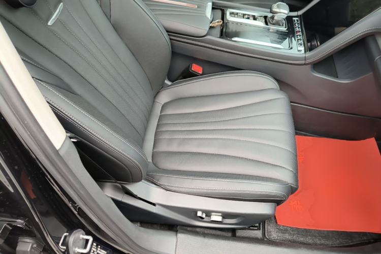 Used Hongqi H5 2024 1.5T DCT Smart Connect Flagship Edition Right Front Seat