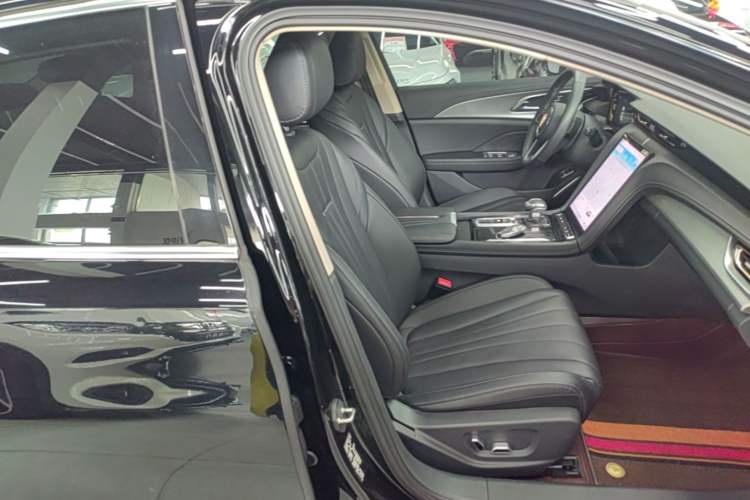 Used Hongqi H5 2024 1.5T DCT Smart Connect Flagship Edition Right Front Seat