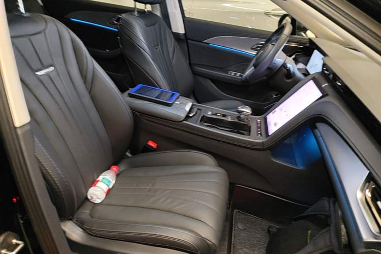 Used Hongqi H5 2024 2.0T Automatic Smart Connect Flagship Edition Right Front Seat