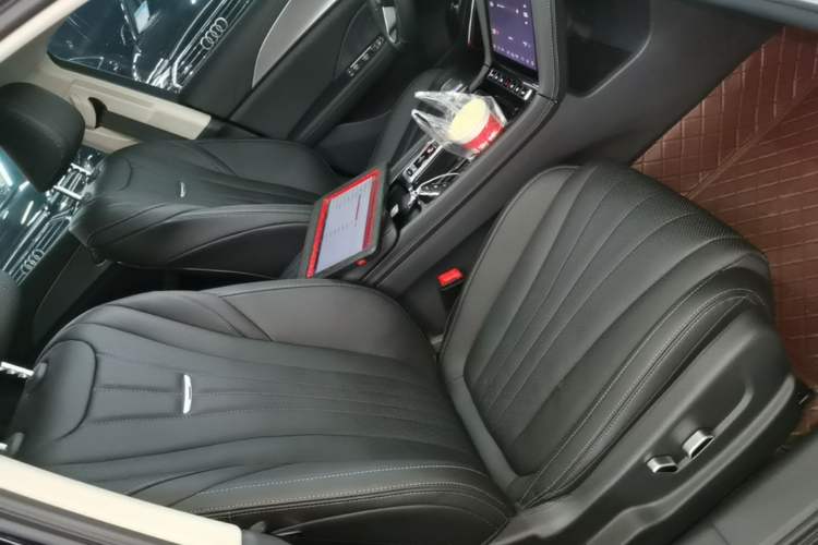 Used Hongqi H5 2024 2.0T Automatic Smart Connect Flagship Edition Right Front Seat