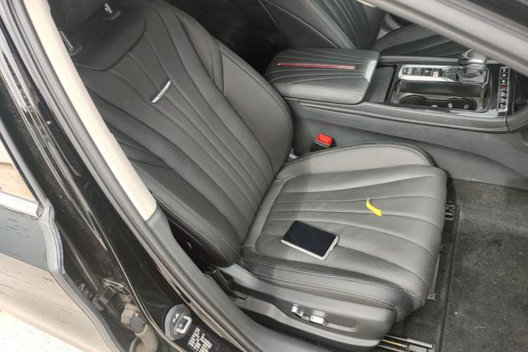 Used Hongqi H5 2024 2.0T Automatic Smart Connect Flagship Edition Right Front Seat