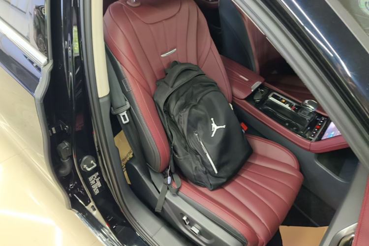 Used Hongqi H5 2024 1.5T DCT Smart Connect Flagship Edition Right Front Seat