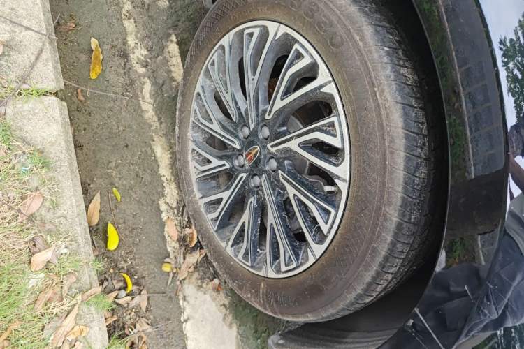 Used Hongqi H5 2024 2.0T Automatic Smart Connect Flagship Edition Right Front Wheel Hub