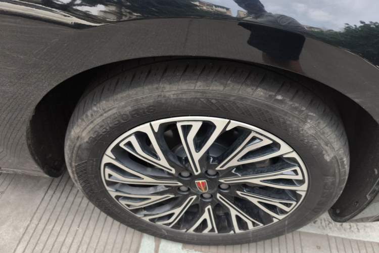 Used Hongqi H5 2024 2.0T Automatic Smart Connect Flagship Edition Right Front Wheel Hub