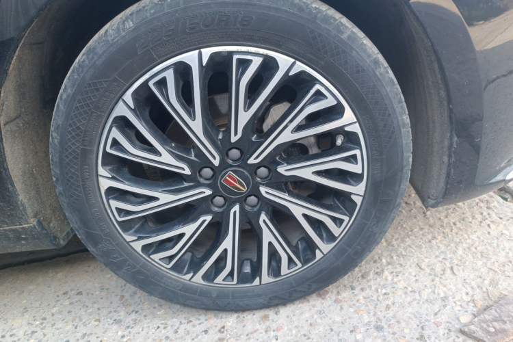 Used Hongqi H5 2024 2.0T Automatic Smart Connect Flagship Edition Right Front Wheel Hub