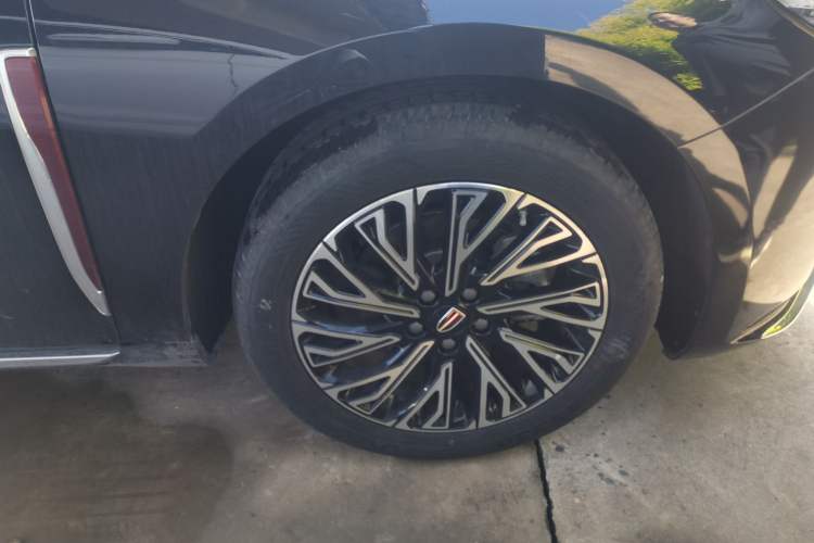 Used Hongqi H5 2024 2.0T Automatic Smart Connect Flagship Edition Right Front Wheel Hub