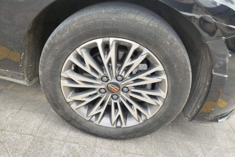 Used Hongqi H5 2024 2.0T Automatic Smart Connect Flagship Edition Right Front Wheel Hub