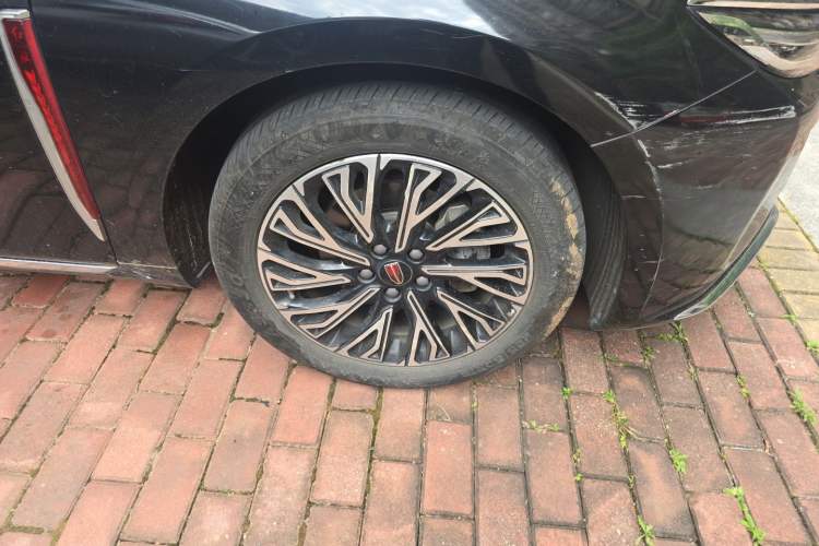 Used Hongqi H5 2024 2.0T Automatic Smart Connect Flagship Edition Right Front Wheel Hub