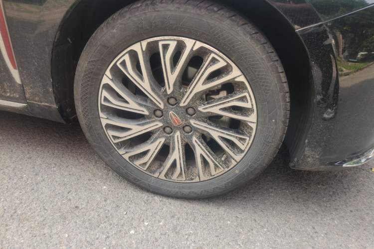Used Hongqi H5 2024 2.0T Automatic Smart Connect Flagship Edition Right Front Wheel Hub