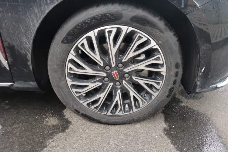 Used Hongqi H5 2024 2.0T Automatic Smart Connect Flagship Edition Right Front Wheel Hub