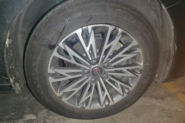 Used Hongqi H5 2024 2.0T Automatic Smart Connect Flagship Edition Right Front Wheel Hub