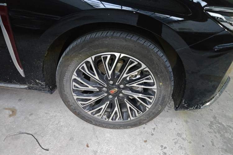 Used Hongqi H5 2024 2.0T Automatic Smart Connect Flagship Edition Right Front Wheel Hub