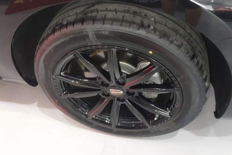 Used Hongqi H5 2024 2.0T Automatic Smart Connect Flagship Edition Right Front Wheel Hub
