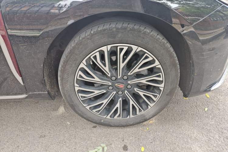 Used Hongqi H5 2024 2.0T Automatic Smart Connect Flagship Edition Right Front Wheel Hub