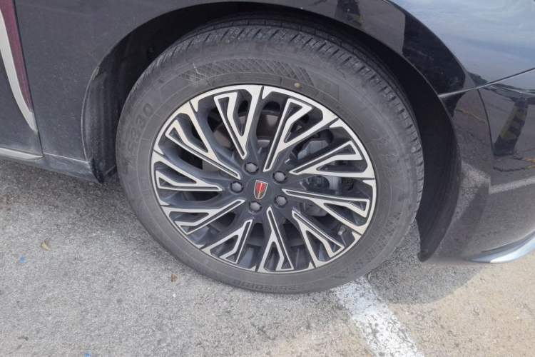 Used Hongqi H5 2024 2.0T Automatic Smart Connect Flagship Edition Right Front Wheel Hub
