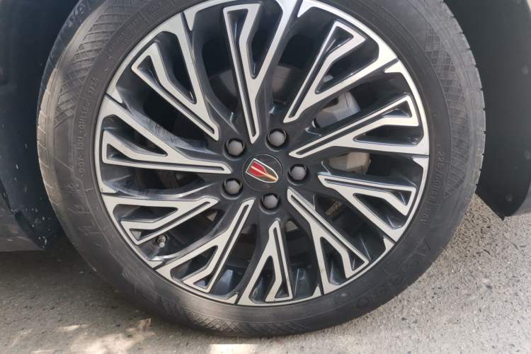 Used Hongqi H5 2024 2.0T Automatic Smart Connect Flagship Edition Right Front Wheel Hub