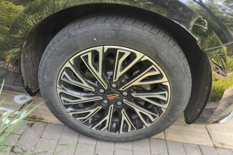 Used Hongqi H5 2024 2.0T Automatic Smart Connect Flagship Edition Right Front Wheel Hub