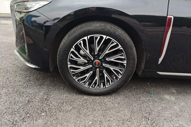 Used Hongqi H5 2024 2.0T Automatic Smart Connect Flagship Edition Right Front Wheel Hub