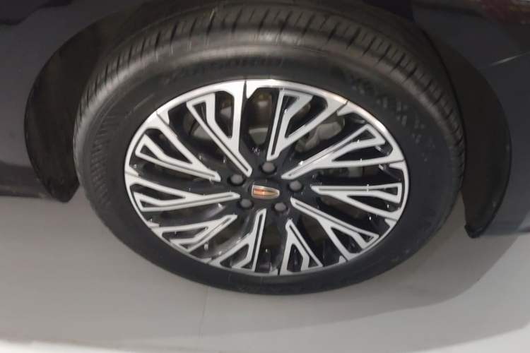 Used Hongqi H5 2024 2.0T Automatic Smart Connect Flagship Edition Right Front Wheel Hub