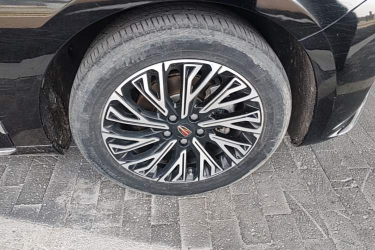 Used Hongqi H5 2024 2.0T Automatic Smart Connect Flagship Edition Right Front Wheel Hub