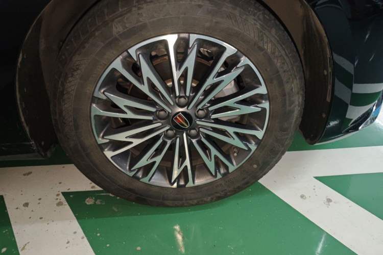 Used Hongqi H5 2024 1.5T DCT Smart Connect Flagship Edition Right Front Wheel Hub