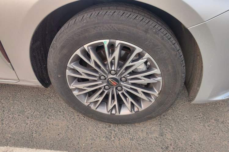 Used Hongqi H5 2024 2.0T Automatic Smart Connect Flagship Edition Right Front Wheel Hub
