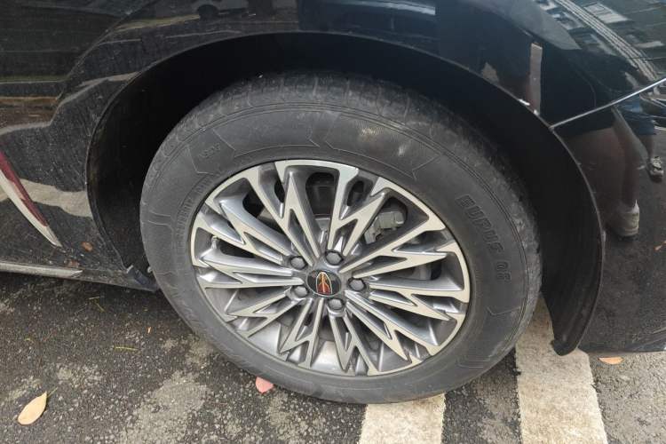 Used Hongqi H5 2024 2.0T Automatic Smart Connect Flagship Edition Right Front Wheel Hub