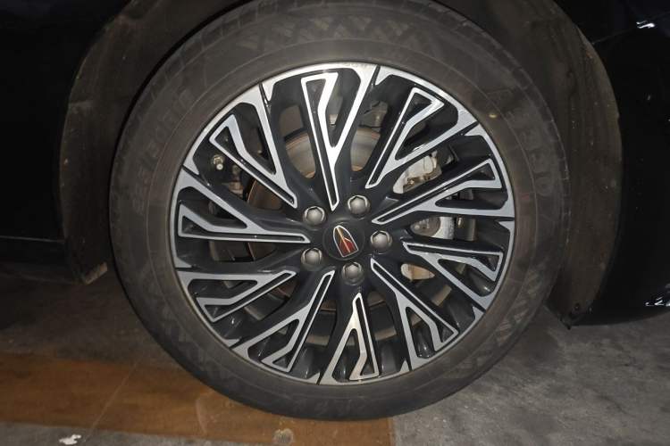 Used Hongqi H5 2024 2.0T Automatic Smart Connect Flagship Edition Right Front Wheel Hub