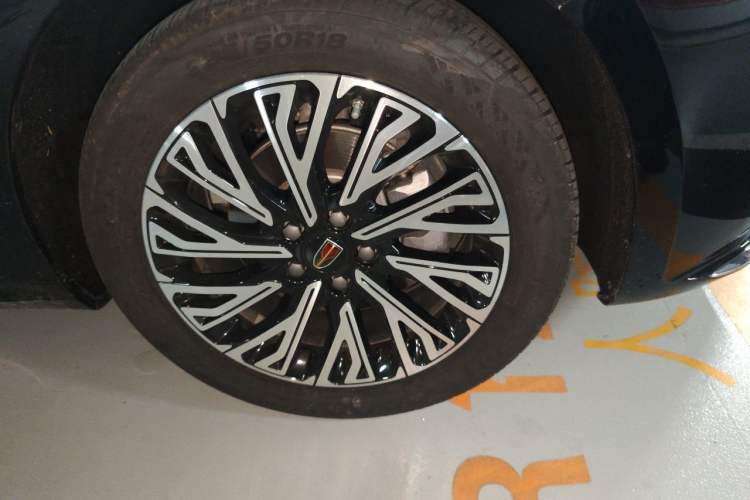 Used Hongqi H5 2024 2.0T Automatic Smart Connect Flagship Edition Right Front Wheel Hub