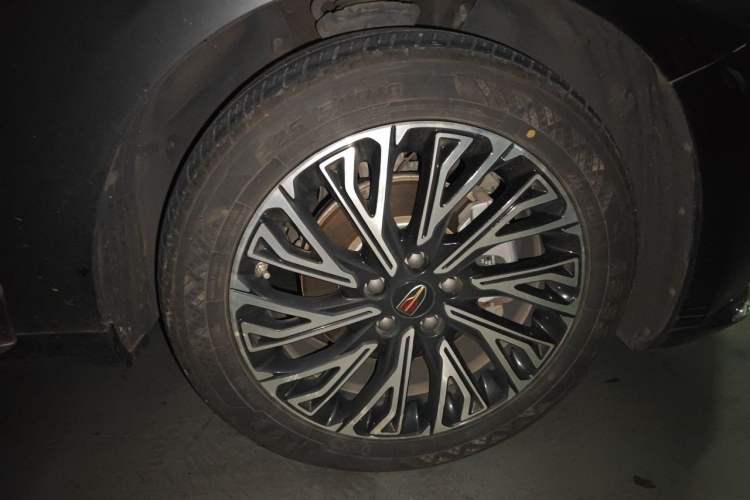 Used Hongqi H5 2024 2.0T Automatic Smart Connect Flagship Edition Right Front Wheel Hub