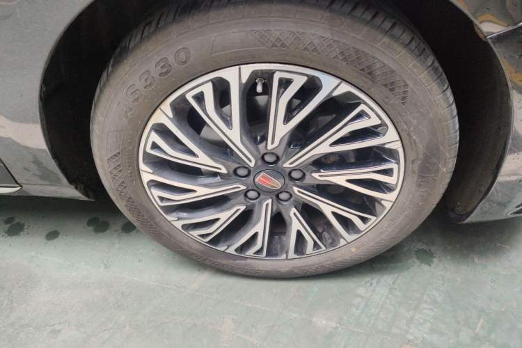 Used Hongqi H5 2024 2.0T Automatic Smart Connect Flagship Edition Right Front Wheel Hub
