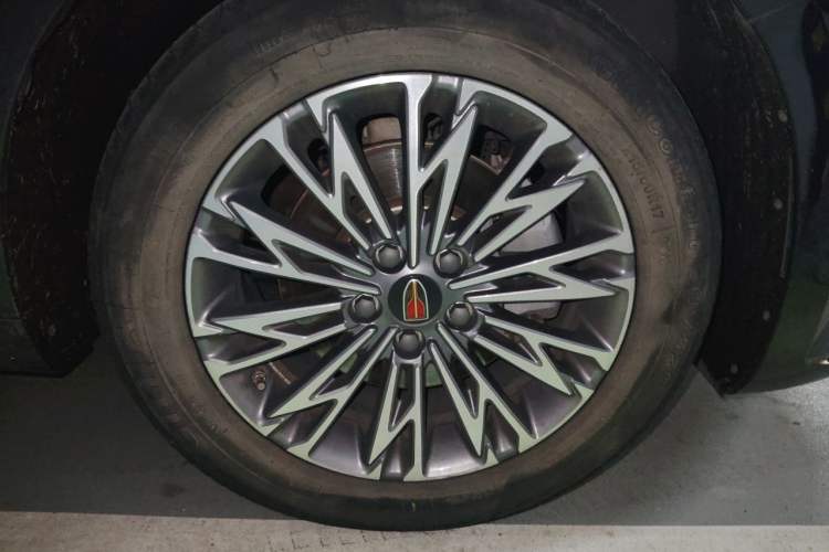 Used Hongqi H5 2024 1.5T DCT Smart Connect Flagship Edition Right Front Wheel Hub