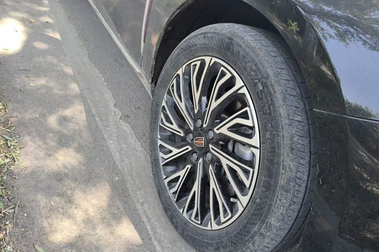Used Hongqi H5 2024 2.0T Automatic Smart Connect Flagship Edition Right Front Wheel Hub