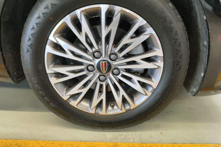 Used Hongqi H5 2024 1.5T DCT Smart Connect Flagship Edition Right Front Wheel Hub