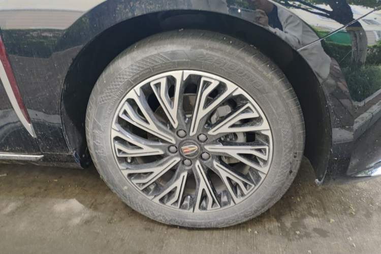 Used Hongqi H5 2024 2.0T Automatic Smart Connect Flagship Edition Right Front Wheel Hub