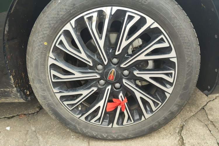 Used Hongqi H5 2024 2.0T Automatic Smart Connect Flagship Edition Right Front Wheel Hub