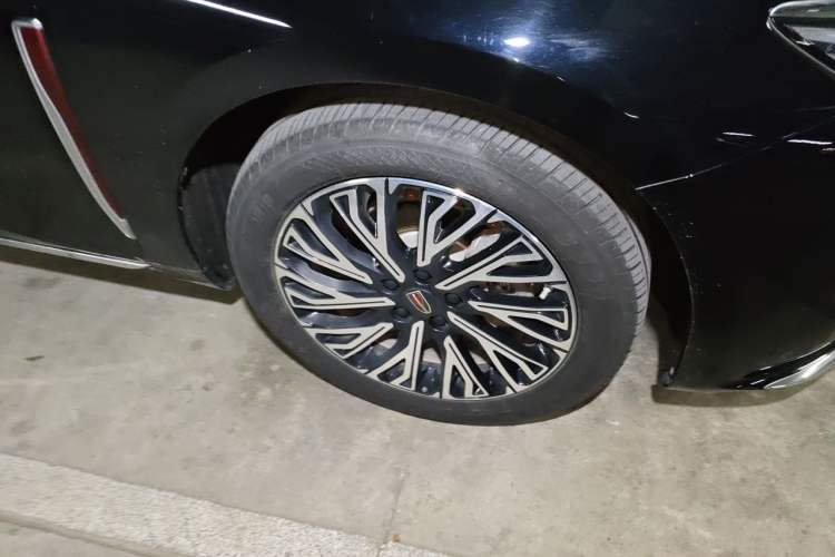 Used Hongqi H5 2024 2.0T Automatic Smart Connect Flagship Edition Right Front Wheel Hub