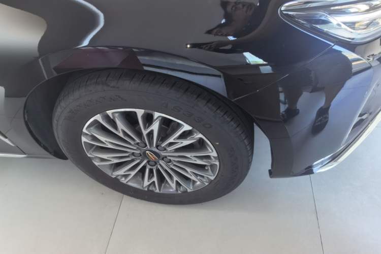 Used Hongqi H5 2024 1.5T DCT Smart Connect Flagship Edition Right Front Wheel Hub