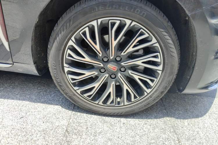 Used Hongqi H5 2024 2.0T Automatic Smart Connect Flagship Edition Right Front Wheel Hub