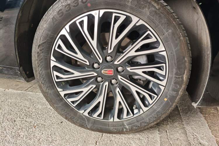 Used Hongqi H5 2024 2.0T Automatic Smart Connect Flagship Edition Right Front Wheel Hub
