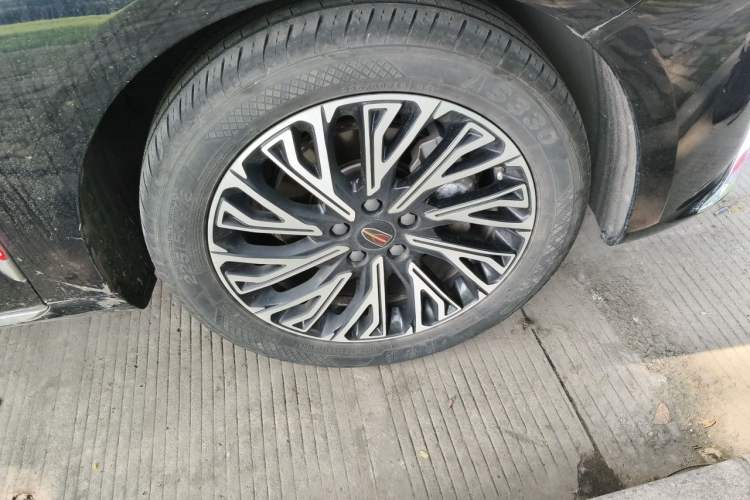 Used Hongqi H5 2024 2.0T Automatic Smart Connect Flagship Edition Right Front Wheel Hub