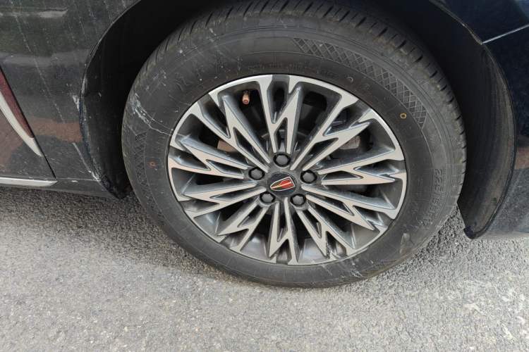 Used Hongqi H5 2024 2.0T Automatic Smart Connect Flagship Edition Right Front Wheel Hub