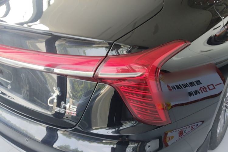 Used Hongqi H5 2024 1.5T DCT Smart Connect Flagship Edition Right Rear Taillight