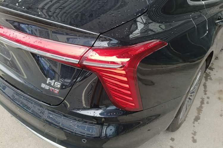 Used Hongqi H5 2024 1.5T DCT Smart Connect Flagship Edition Right Rear Taillight